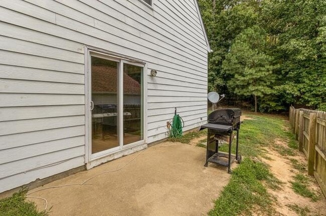 Building Photo - 3819 Northlake Dr