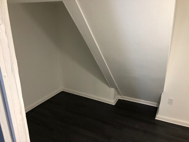 Office/Small Room - 7 Snowden Ave