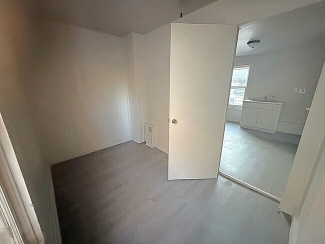 Building Photo - 638 Carbon St