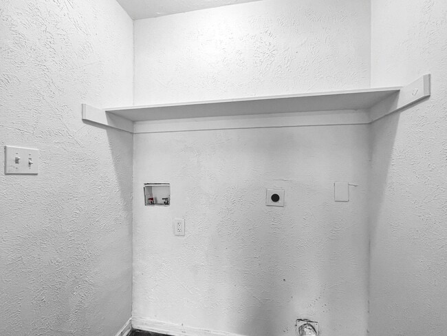 Building Photo - Charming 4-Bed, 1-Bath Home with New Upgrades & Spacious Yard in Mesquite TX!