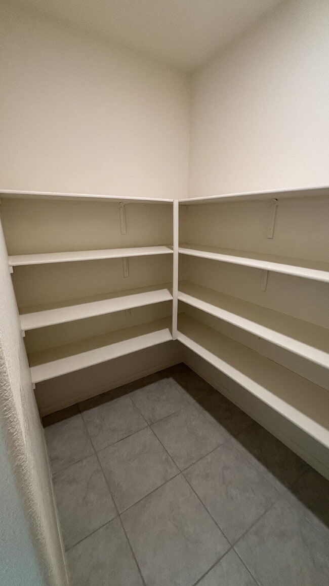 Building Photo - One Story 6-bedroom Home with Attached Casita