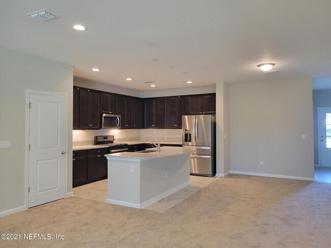 Building Photo - 334 Pine Bluff Dr