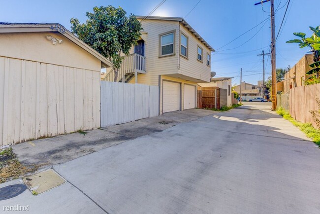 Building Photo - 1 br, 1 bath Condo - 4208 Van Dyke Avenue