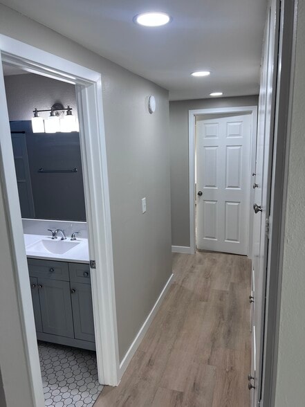 Building Photo - 1971 Evergreen St