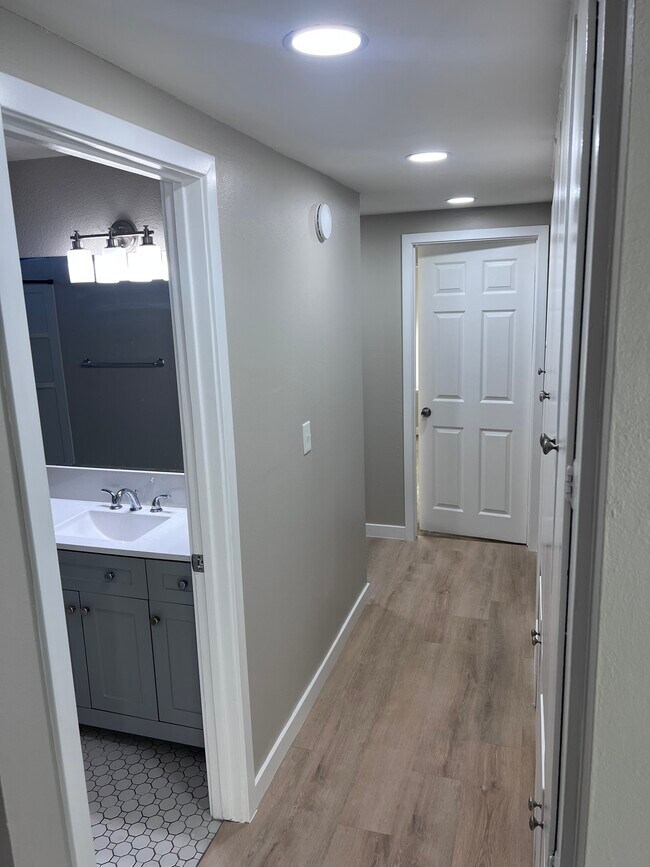 Building Photo - 1971 Evergreen St