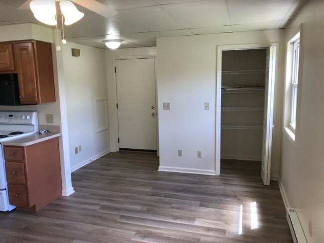 Building Photo - 916 Kings Rd