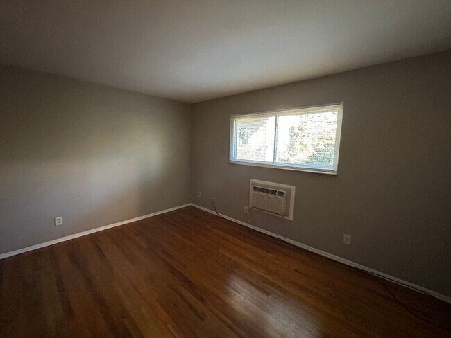 Building Photo - 1389 W Galbraith Rd