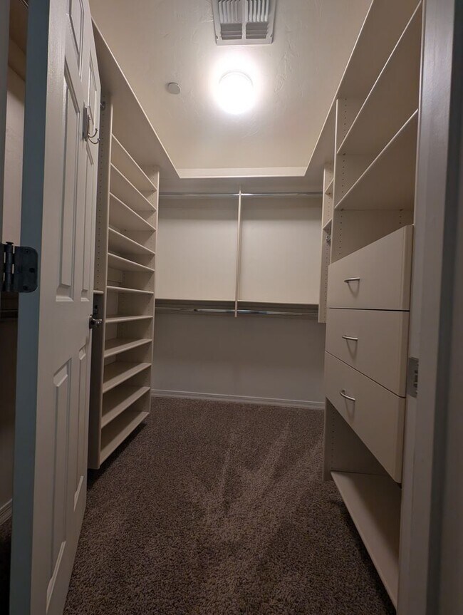 Building Photo - 4 Bedroom and 2.5 Bath Rental