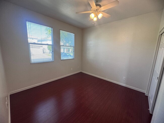 Building Photo - Stonelake Community - Four Bedroom!