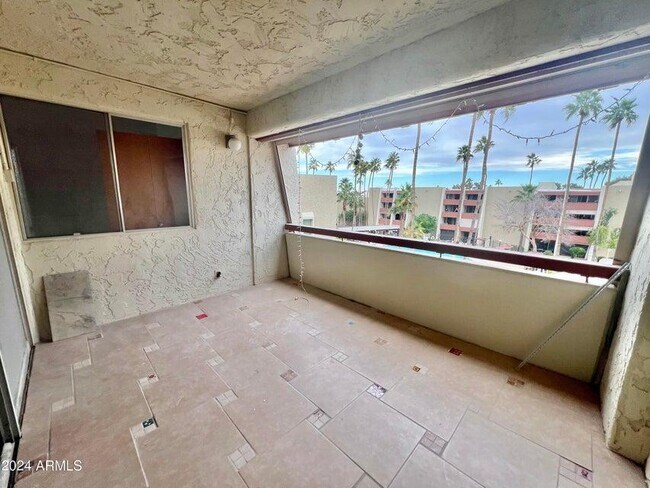 Building Photo - 7625 E Camelback Rd