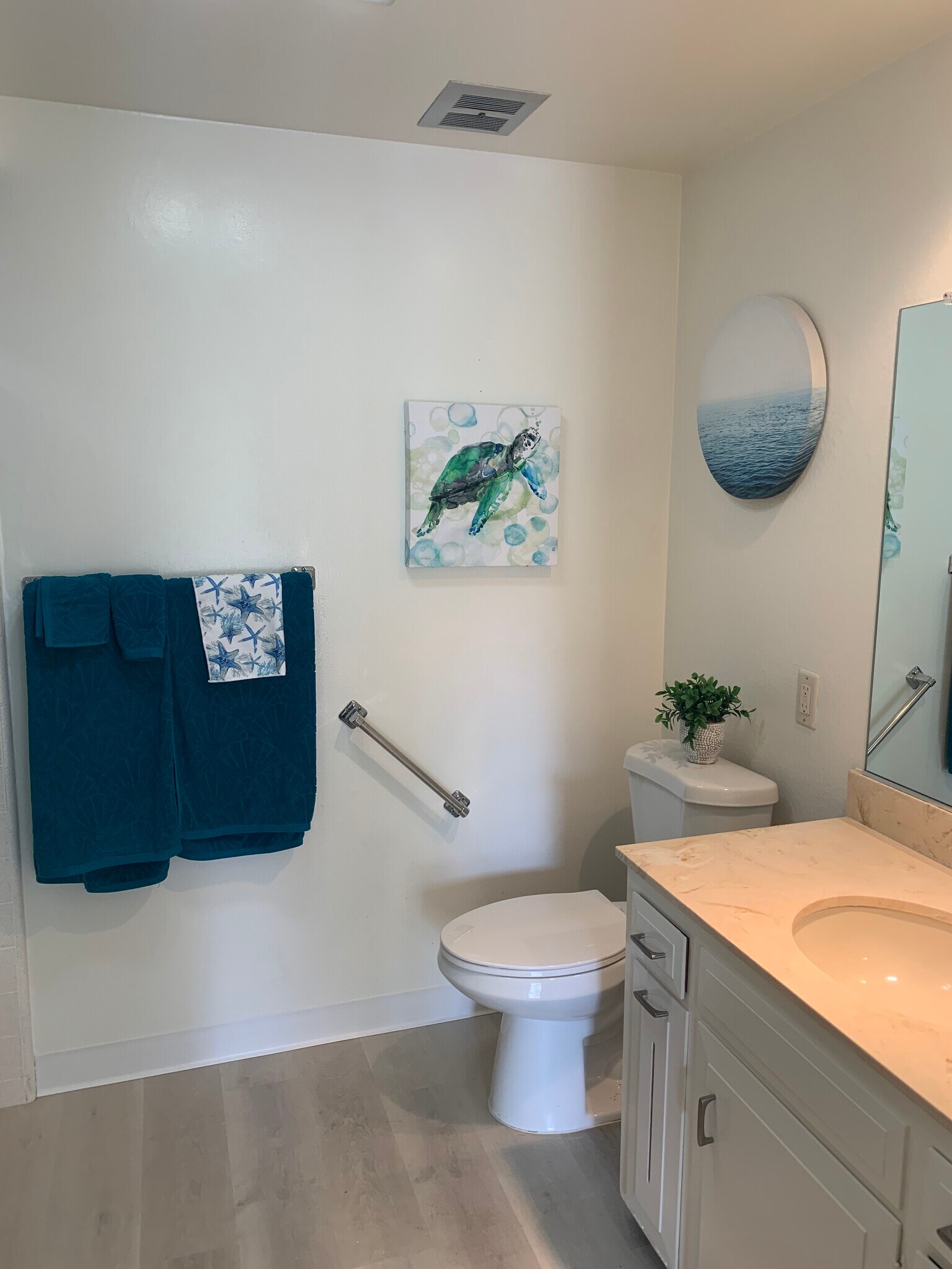 Bathroom with bathtub/shower - 621 Avenida Sevilla
