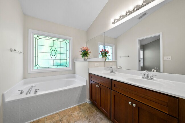 Building Photo - 3305 Chastain Gardens Dr NW
