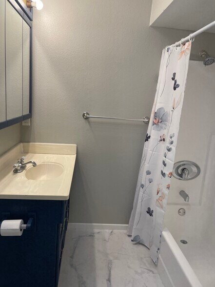 First bathroom - 22947 San Vicente Rd