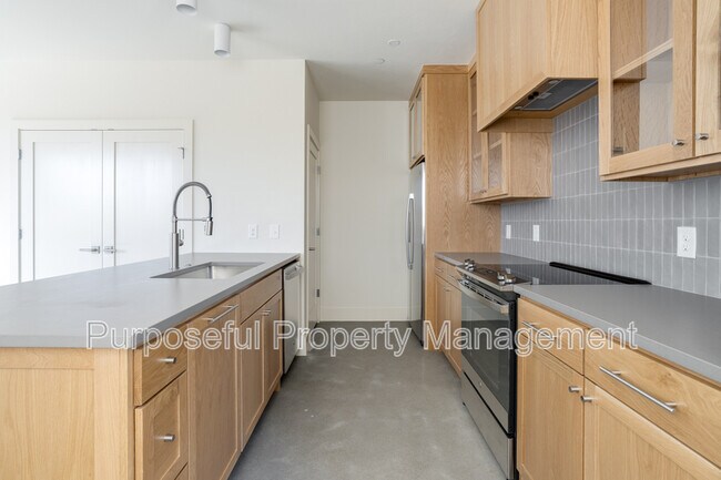 Building Photo - 934 Hangar Dr