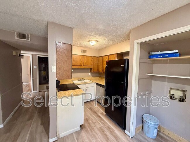 Building Photo - 2011 Stonemill Dr