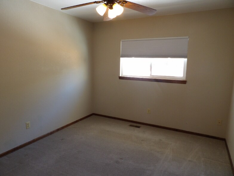 Building Photo - 2455 Stoneridge Dr