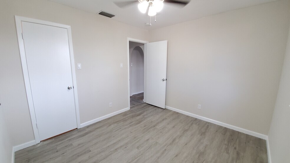 Building Photo - 2042 Magill St