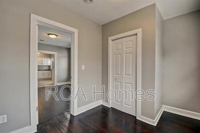 Building Photo - 412 N Bradley Ave