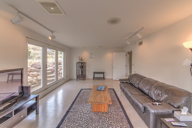 Building Photo - SANDIA HEIGHTS EXECUTIVE RENTAL 2+Story 3B...
