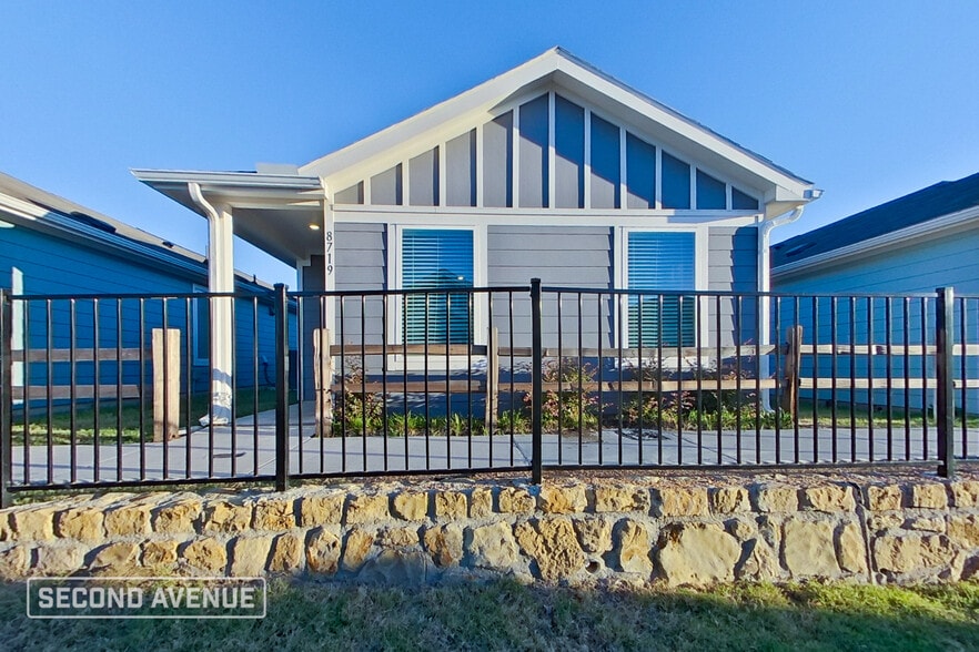 Primary Photo - 8719 Cottage Crk Dr