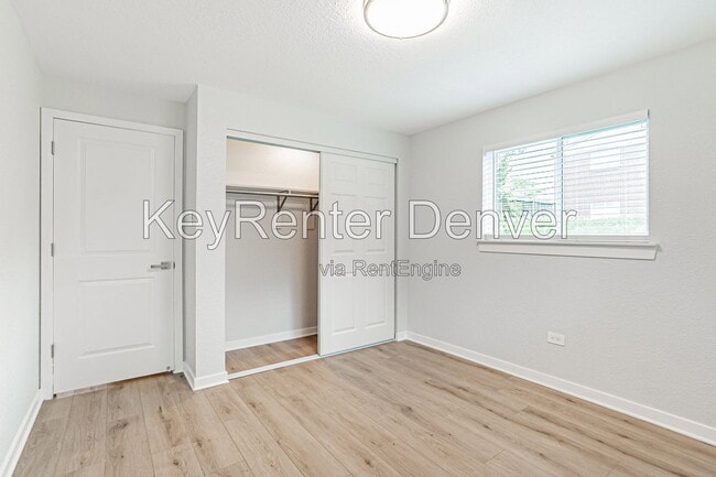 Building Photo - 2356 S Linden Ct