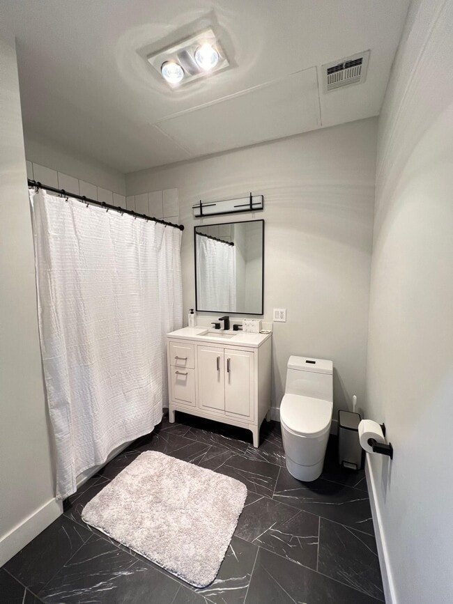 Building Photo - 338 Grove St