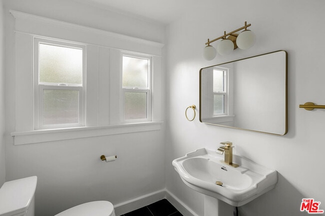 Building Photo - 4316 Kingswell Ave