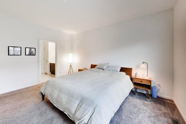 Building Photo - 420 Radcliff Ln