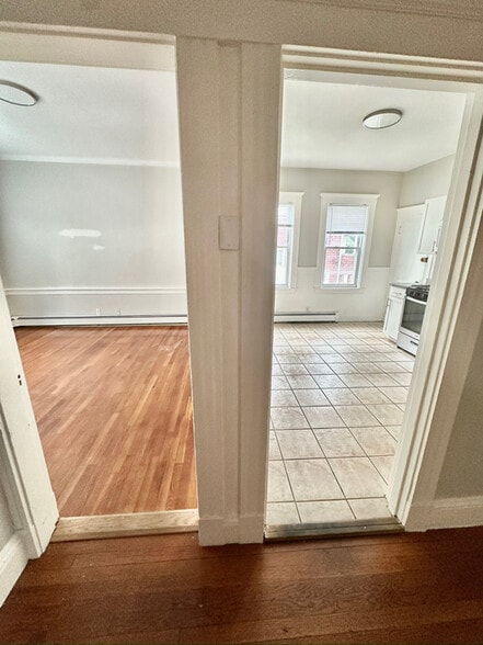 Building Photo - 29 Nichols St