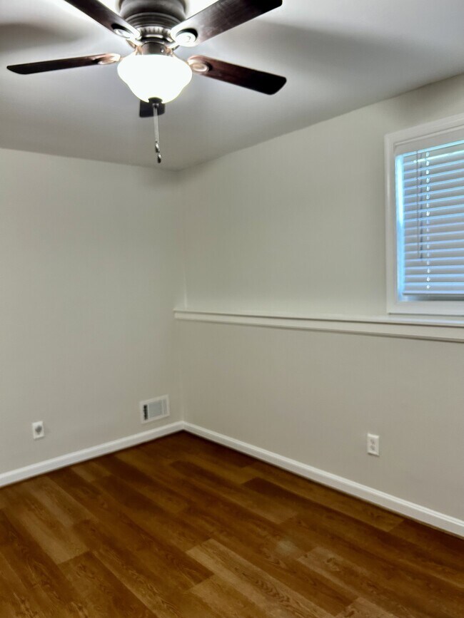 Building Photo - 46461 Rosewood Dr