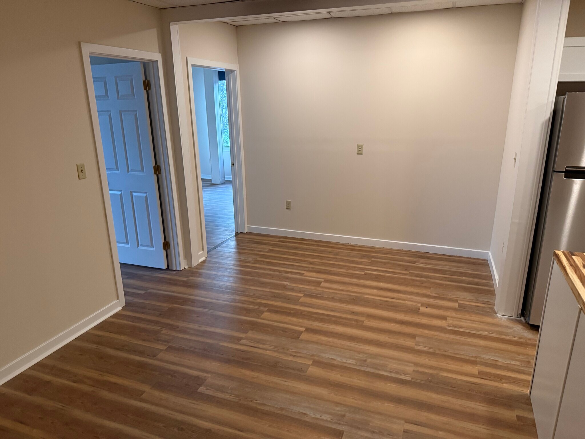 Building Photo - 100 Center St