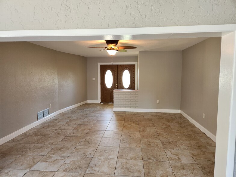 Building Photo - 1627 Canal Ct