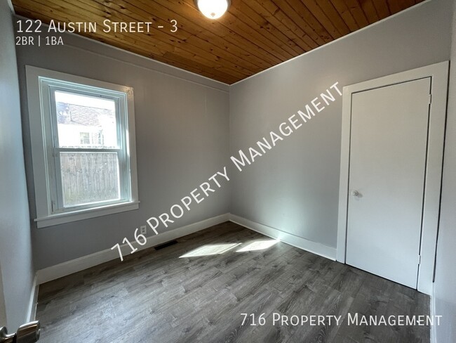 Building Photo - Recently Renovated Gem Near Niagara Street!