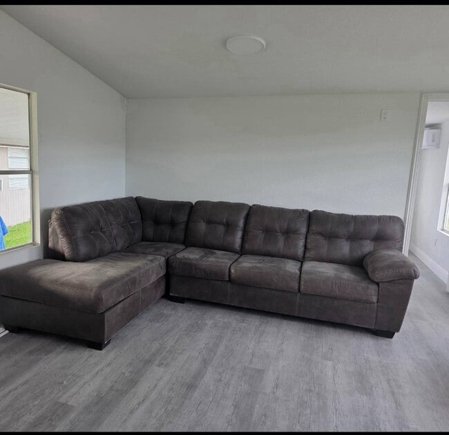 Building Photo - 2910 Hibiscus Run Ln.