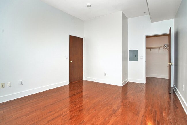 Building Photo - 61 Grand St