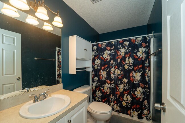 Building Photo - 841 Helen St