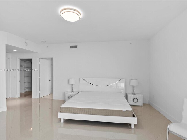 Building Photo - 17301 Biscayne Blvd