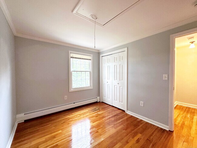 Building Photo - 245 Sunnyridge Ave