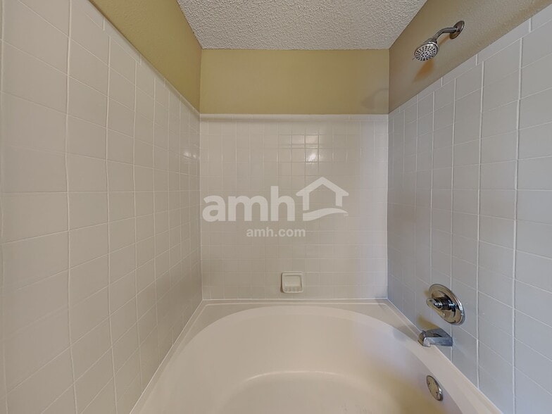 Building Photo - 7588 Hollow Reed Ct