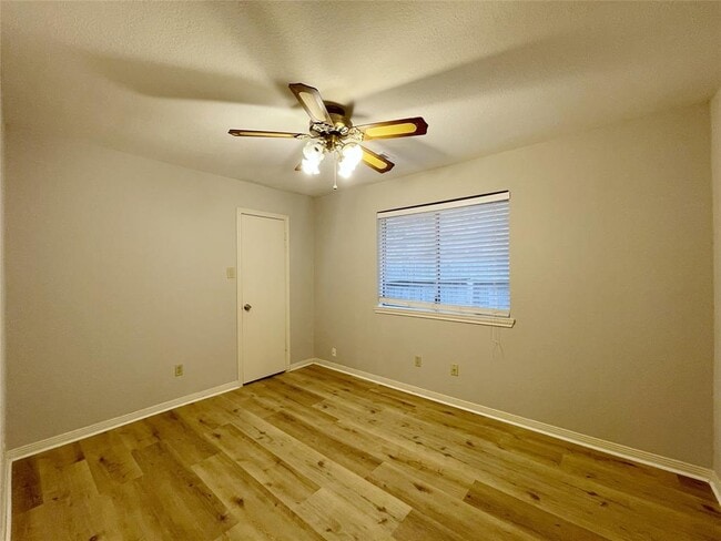 Building Photo - 2614 Double Lake Dr