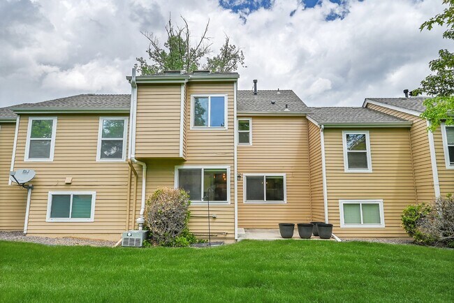 Building Photo - $2,800 - 3 Bed,  2.5 Bath Townhome in Arva...
