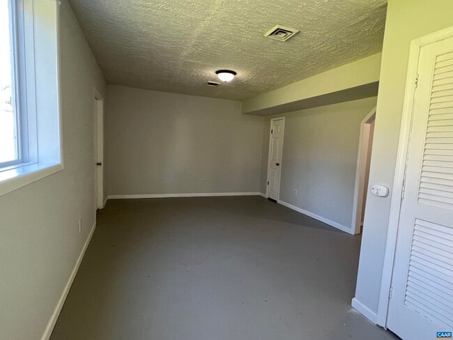 Building Photo - 1307 King St