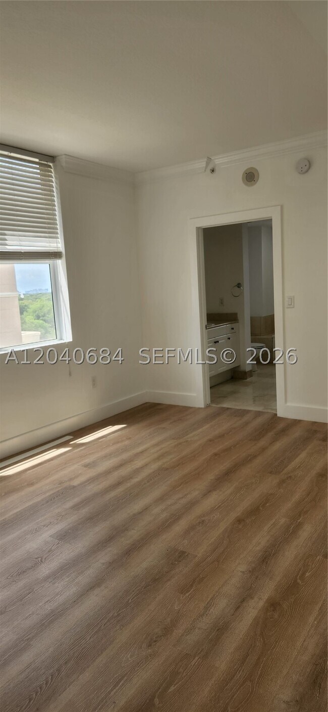 Building Photo - 357 Almeria Ave