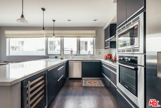 Building Photo - 310 Washington Blvd