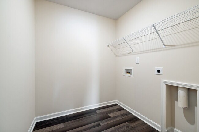 Building Photo - 3 Bedrooms, 2.5 Bathrooms, and 2083 sqft. comfortable and versatile Osprey plan in Raleigh 540 We...