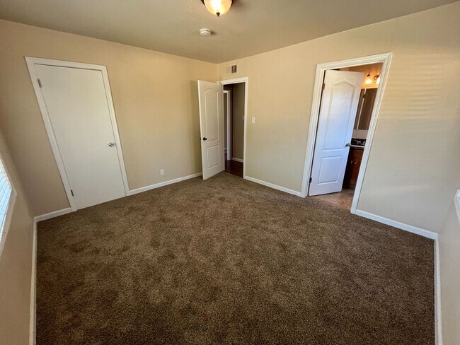 Building Photo - Charming 3-Bedroom Home in Prime Stockton ...