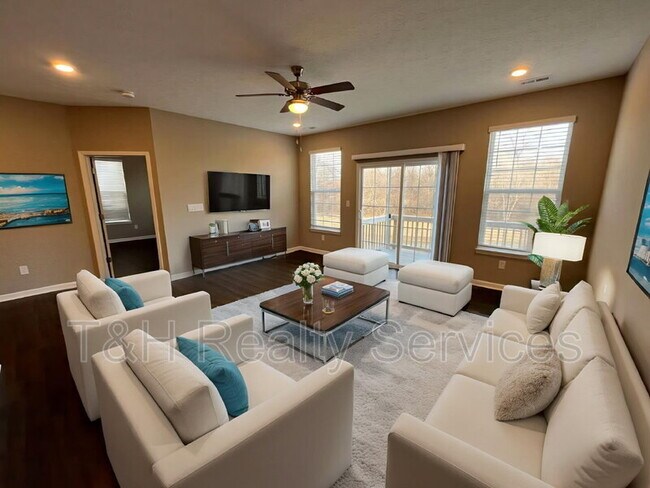 Building Photo - 5642 Brownstone Dr