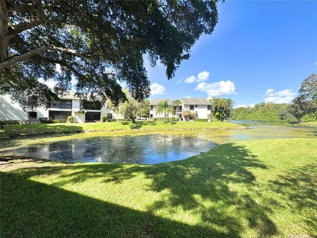 Building Photo - 2635 Carambola Cir N