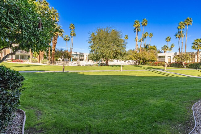 Building Photo - 449 Desert Lakes Dr