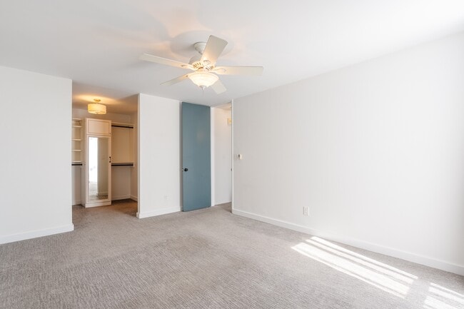 Building Photo - 6455 La Jolla BoulevardUnit 245 Ln